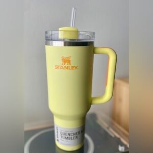 NWT Stanley 40oz Stainless Steel H2.0 FlowState Quencher Tumbler in Sunshine